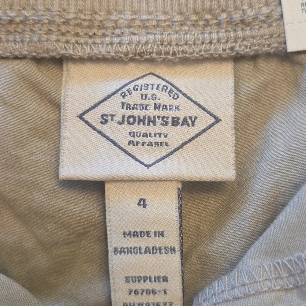 NWT St John's Bay Casual Tan Women Shorts, Size 4 - Picture 4 of 6